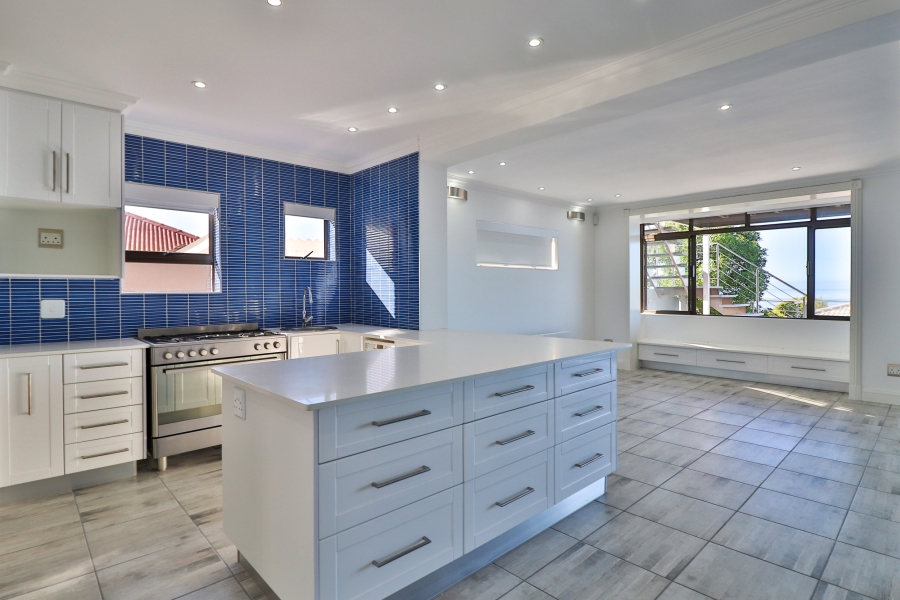 8 Bedroom Property for Sale in Reebok Western Cape